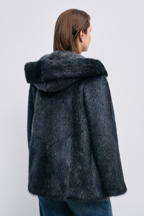 шуба из меха нутрии по цене 22840 руб вид справа