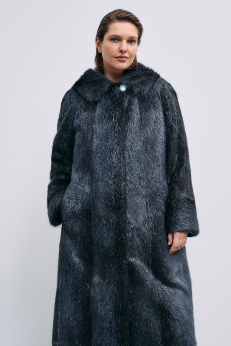 шуба из меха нутрии от бренда снежная королева вид слева