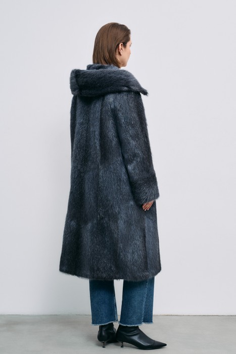 шуба из меха нутрии по цене 31550 руб вид справа