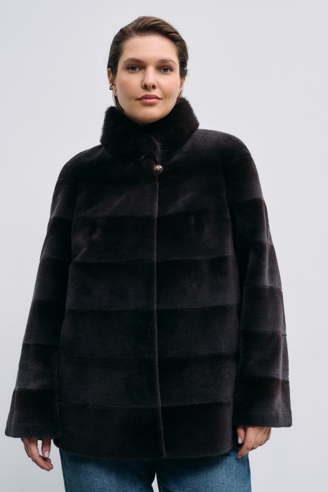 шуба из меха нутрии от бренда снежная королева вид слева