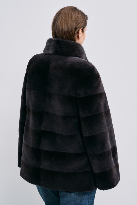 шуба из меха нутрии по цене 35560 руб вид справа