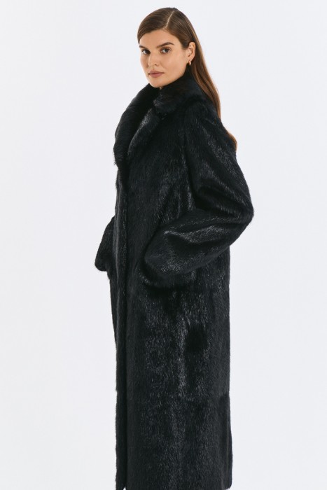 шуба из меха нутрии от бренда снежная королева вид слева