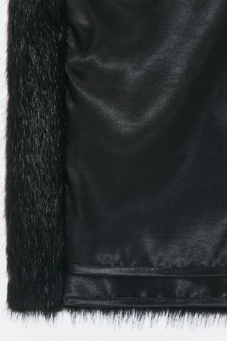 шуба из меха нутрии по цене 27090 руб вид справа