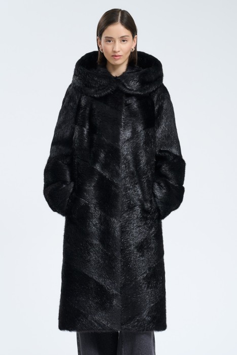 шуба из меха нутрии от бренда снежная королева вид слева