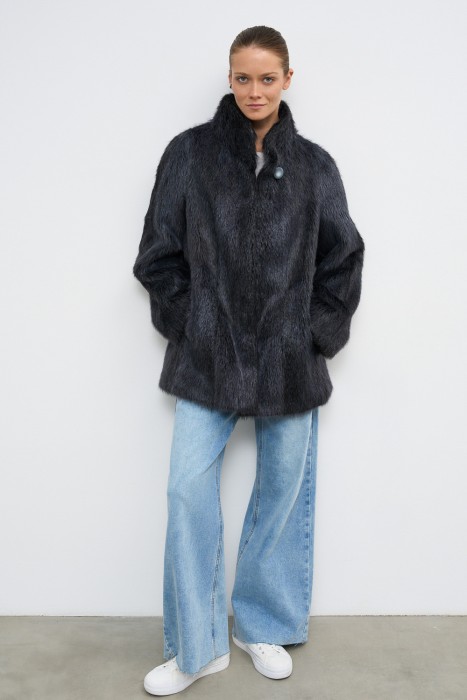 шуба из меха нутрии от бренда снежная королева вид слева