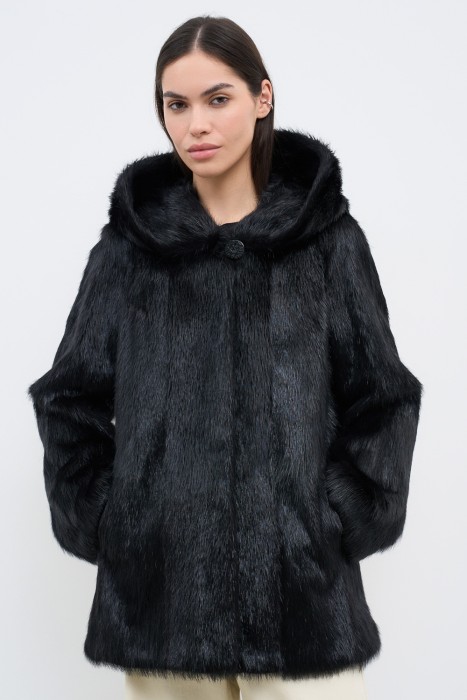 шуба из меха нутрии от бренда снежная королева вид слева