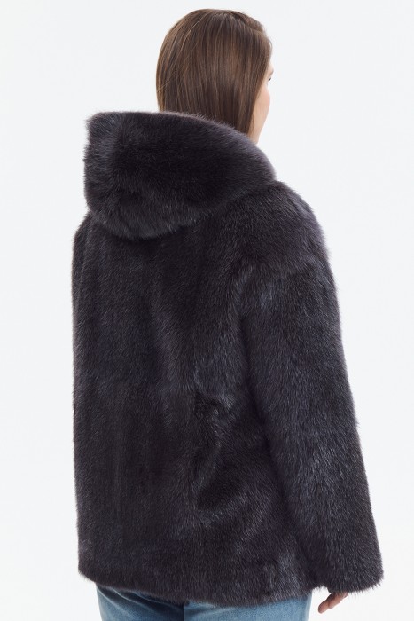 шуба из меха нутрии по цене 27940 руб вид справа