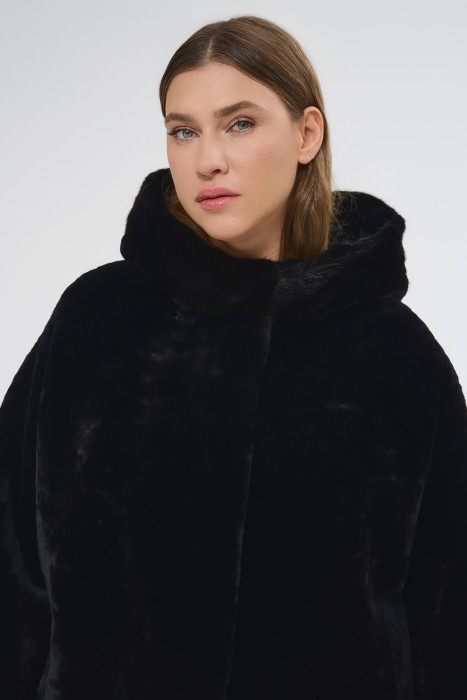 шуба из мутона с отделкой мехом норки из россии вид сбоку