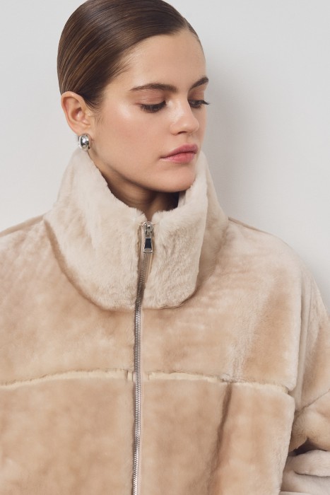 шуба из мутона от бренда снежная королева вид слева