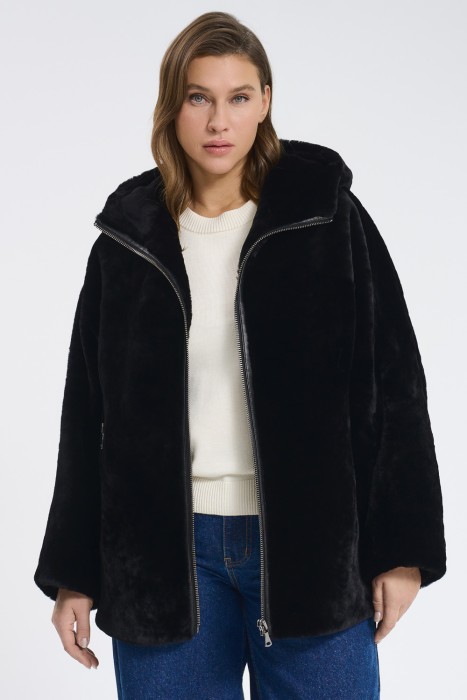 шуба из мутона от бренда снежная королева вид слева