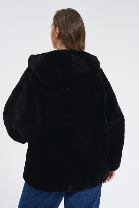 шуба из мутона по цене 22640 руб вид справа