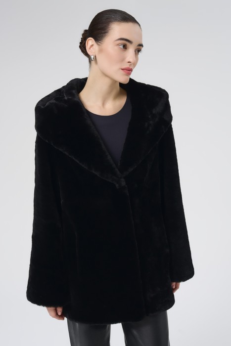 шуба из мутона от бренда снежная королева вид слева