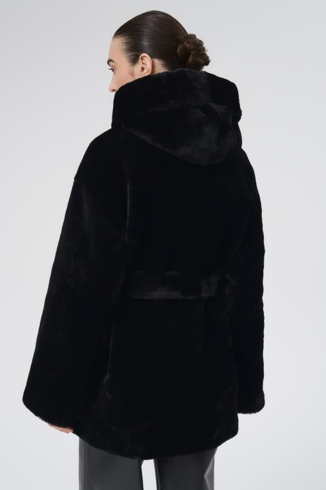 шуба из мутона по цене 37210 руб вид справа