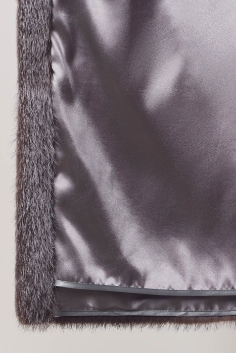 шуба из нутрии с капюшоном по цене 53080 руб вид справа