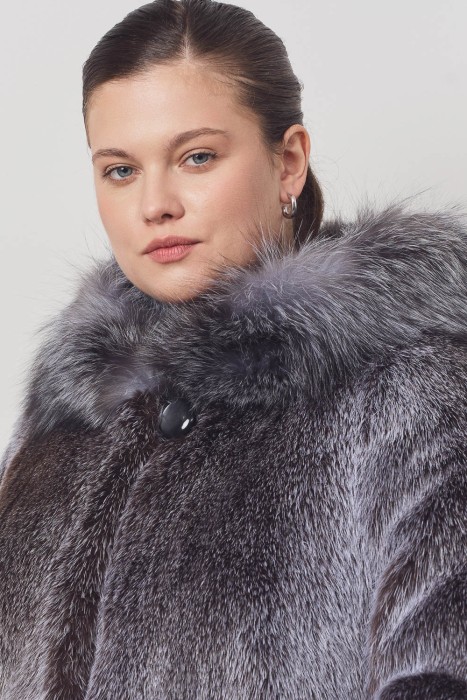 шуба из нутрии с капюшоном из россии вид сбоку