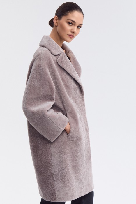 шуба из овчины астраган от бренда снежная королева вид слева