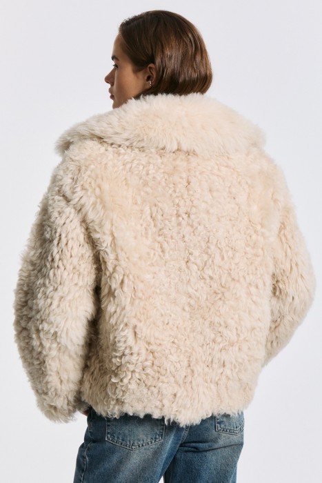 шуба из овчины с английским воротником по цене 41470 руб вид справа