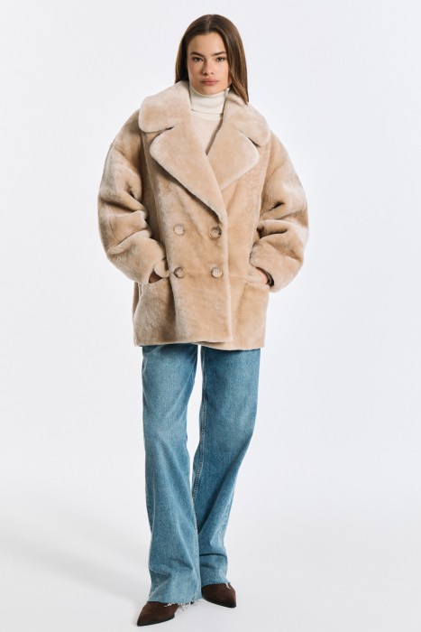 шуба из овчины с английским воротником от бренда снежная королева вид слева