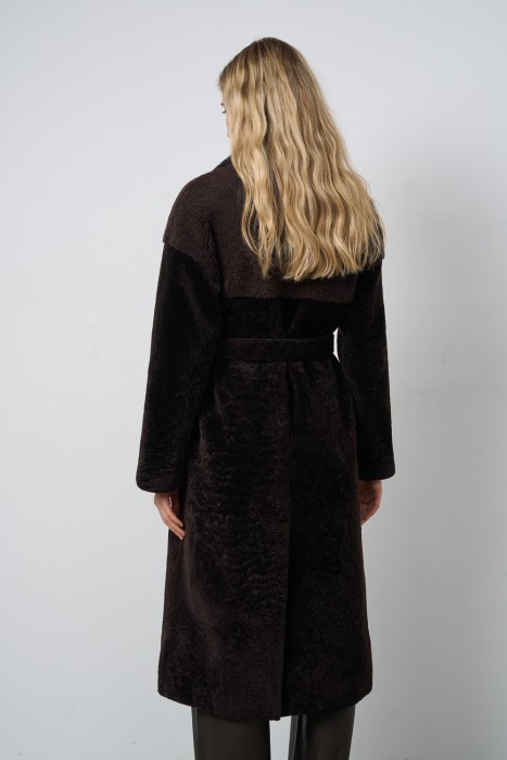 шуба из овчины с норковой отделкой от бренда снежная королева вид слева