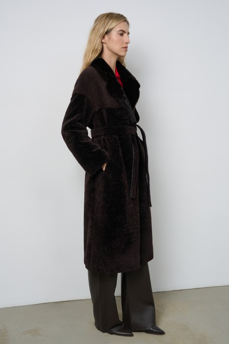 шуба из овчины с норковой отделкой из россии вид сбоку