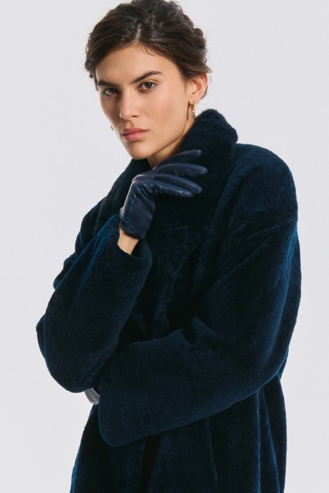 шуба из овчины с норковой отделкой от бренда снежная королева вид слева