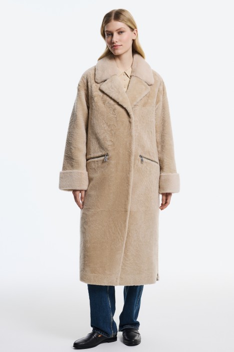 шуба из овчины с отделкой мехом норки от бренда снежная королева вид слева