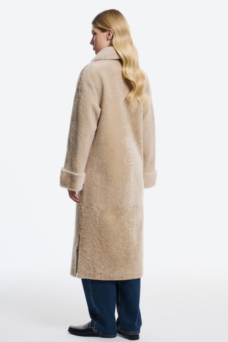 шуба из овчины с отделкой мехом норки по цене 63040 руб вид справа