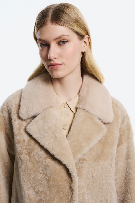 шуба из овчины с отделкой мехом норки из россии вид сбоку