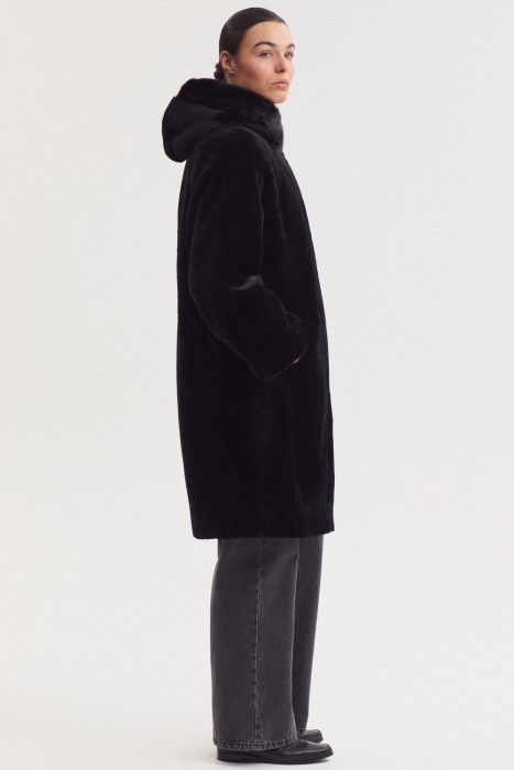 шуба из овчины с отделкой мехом норки по цене 64690 руб вид справа