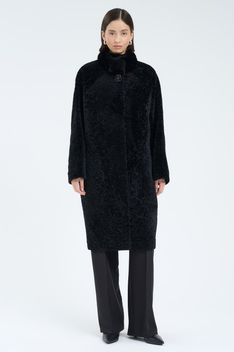 шуба из овчины с отделкой мехом норки от бренда снежная королева вид слева