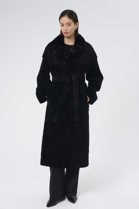 шуба из овчины с отделкой мехом норки от бренда снежная королева вид слева