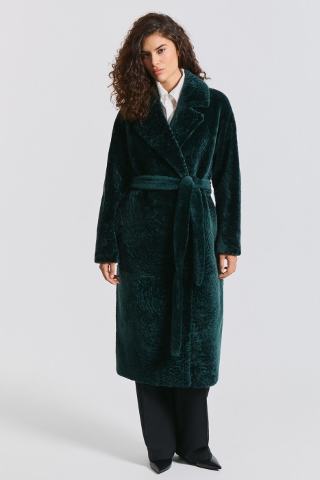 шуба из овчины с поясом от бренда снежная королева вид слева