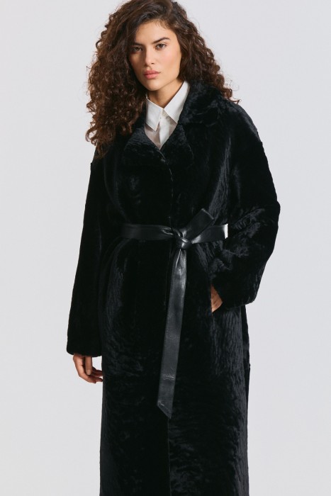 шуба из овчины с поясом от бренда снежная королева вид слева