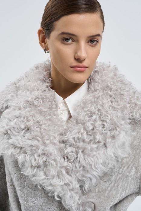 шуба из овчины с поясом из россии вид сбоку