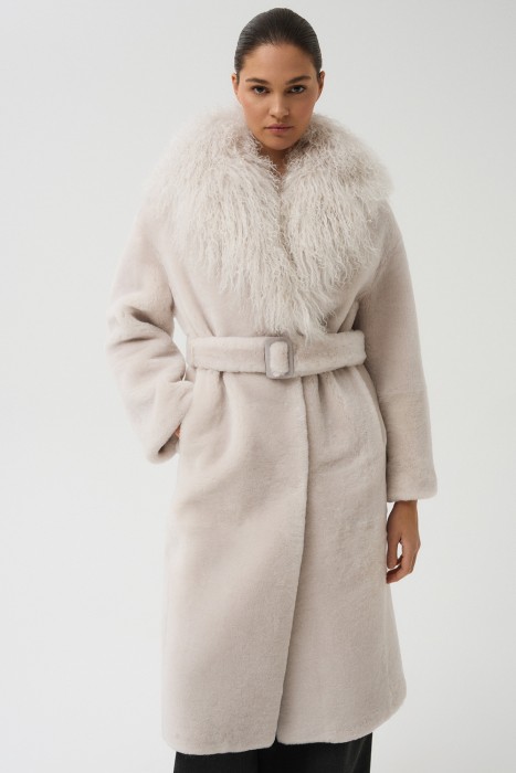 шуба из овчины с поясом от бренда снежная королева вид слева