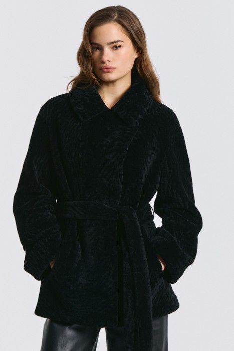 шуба из овчины с поясом от бренда снежная королева вид слева