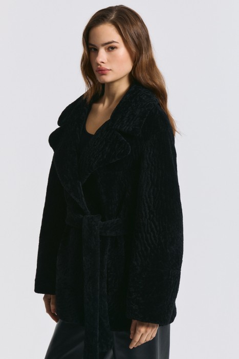 шуба из овчины с поясом по цене 33970 руб вид справа