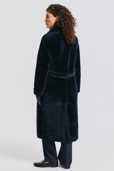 шуба из овчины с поясом по цене 35590 руб вид справа