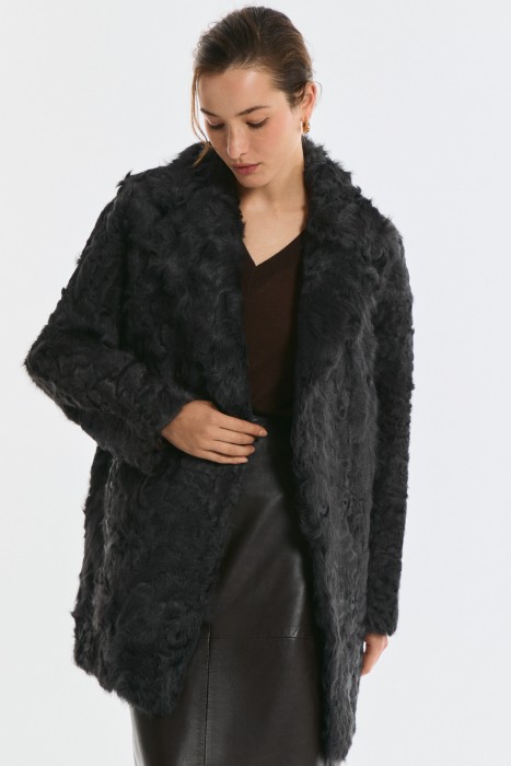 шуба из овчины с поясом от бренда снежная королева вид слева