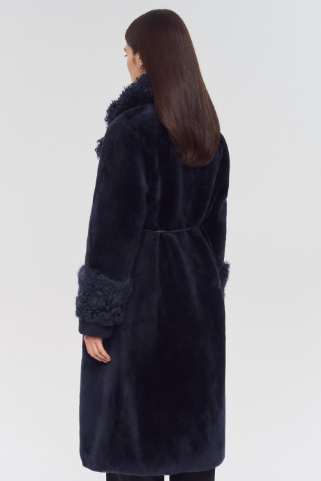 шуба из овчины с поясом по цене 21030 руб вид справа