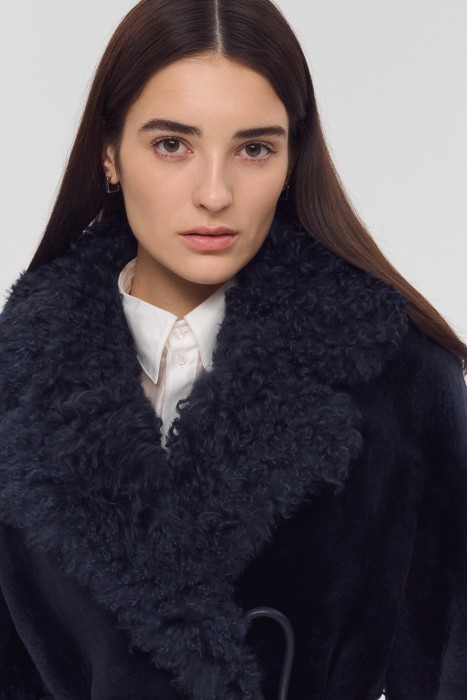 шуба из овчины с поясом из россии вид сбоку