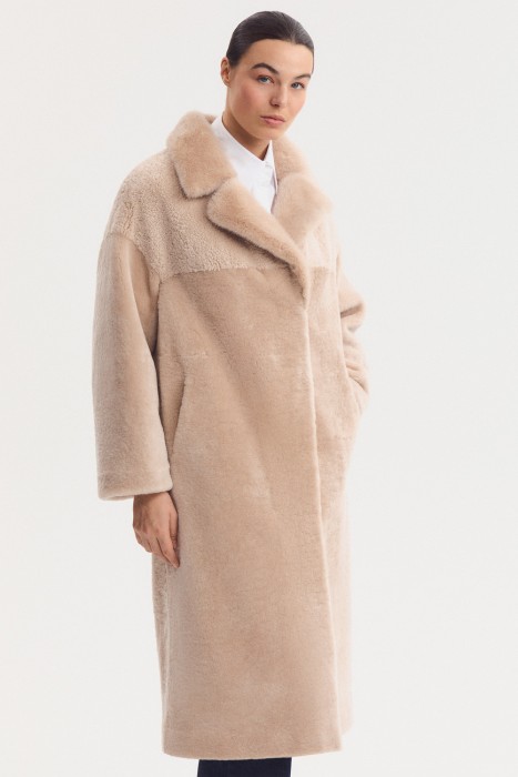 шуба из овчины с поясом из россии вид сбоку