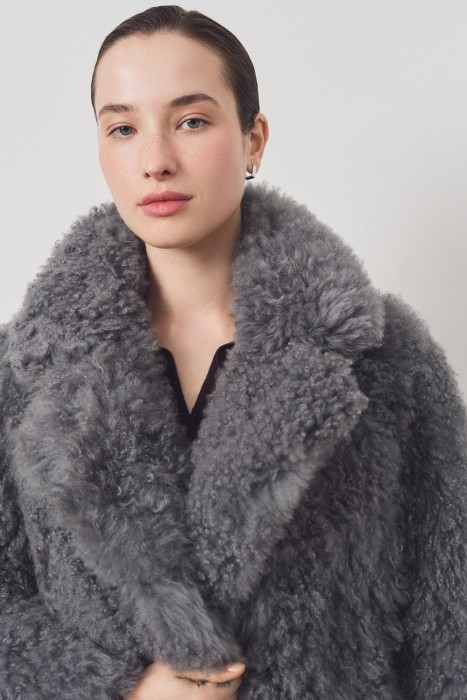 шуба из овчины с поясом по цене 20320 руб вид справа