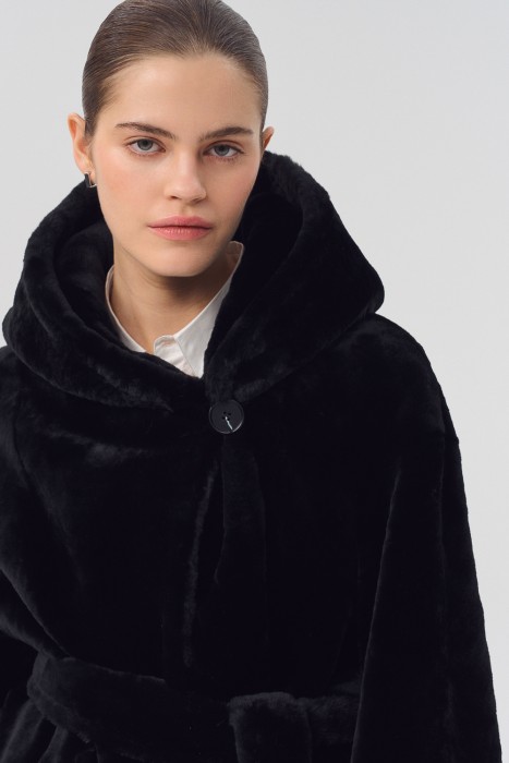 шуба из овчины с поясом из россии вид сбоку