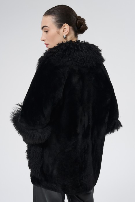 шуба из овчины по цене 29360 руб вид справа