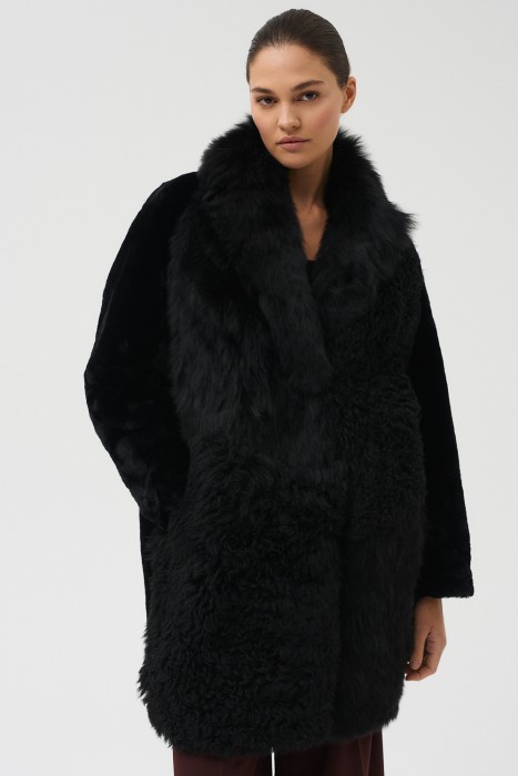 шуба из овчины от бренда снежная королева вид слева