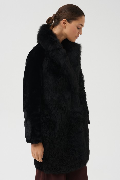 шуба из овчины по цене 21200 руб вид справа