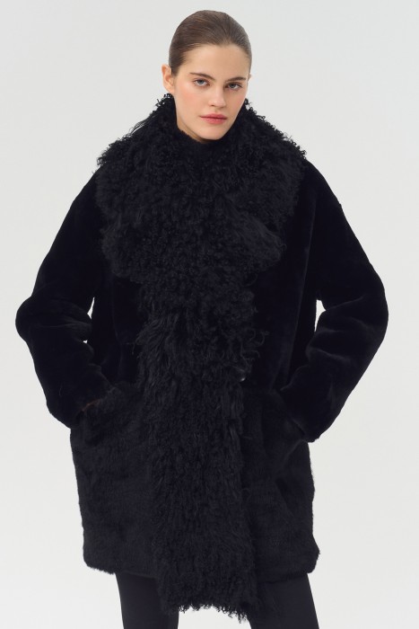 шуба из овчины от бренда снежная королева вид слева