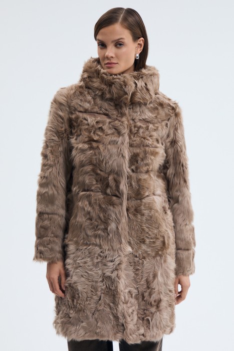 шуба из овчины от бренда снежная королева вид слева