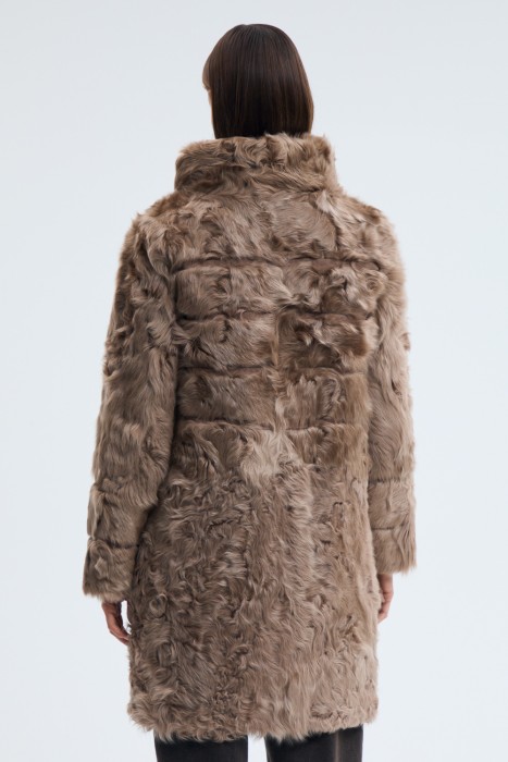 шуба из овчины по цене 25280 руб вид справа